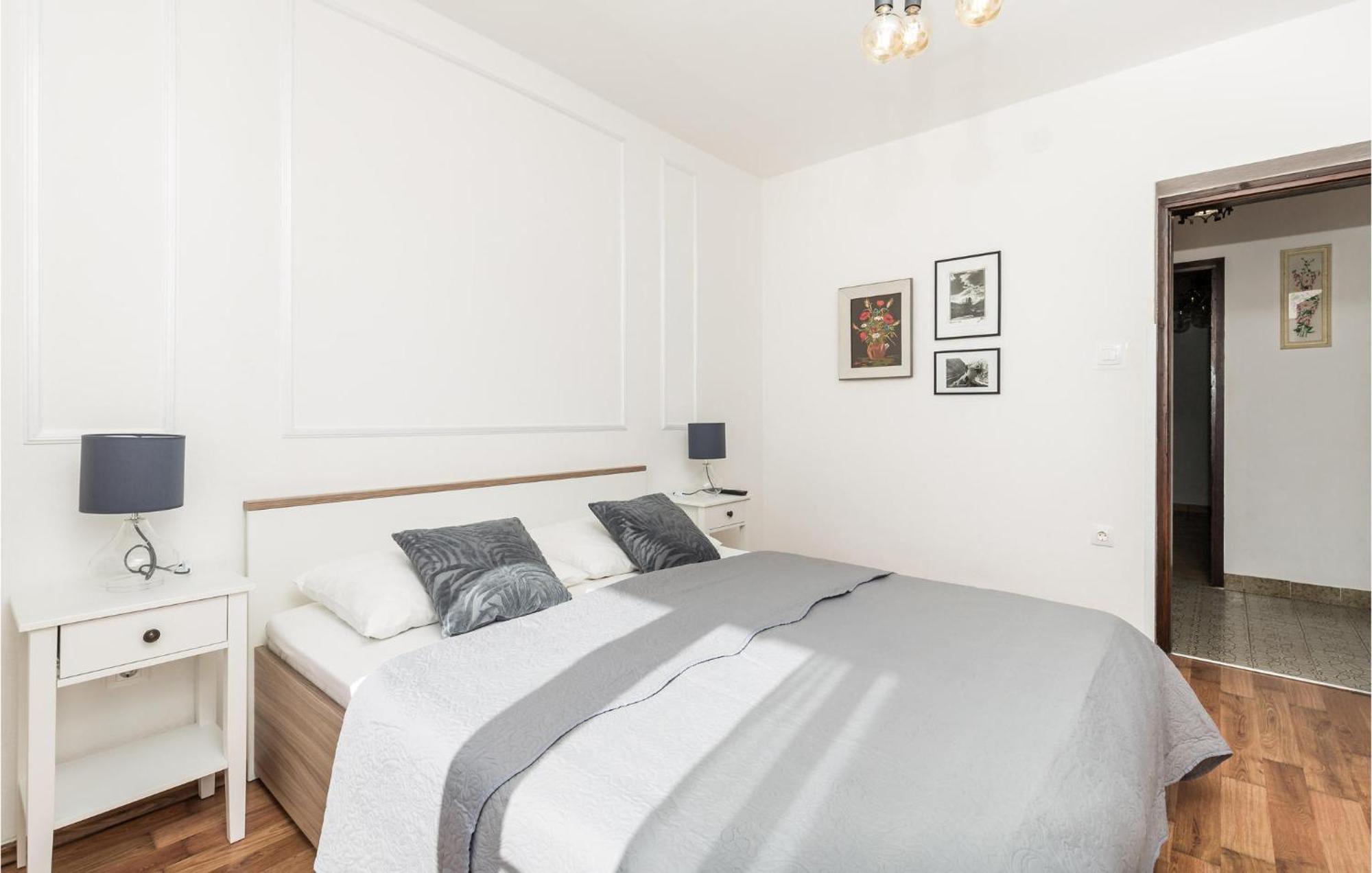4 Bedroom Awesome Apartment In สเวติยูไร ภายนอก รูปภาพ