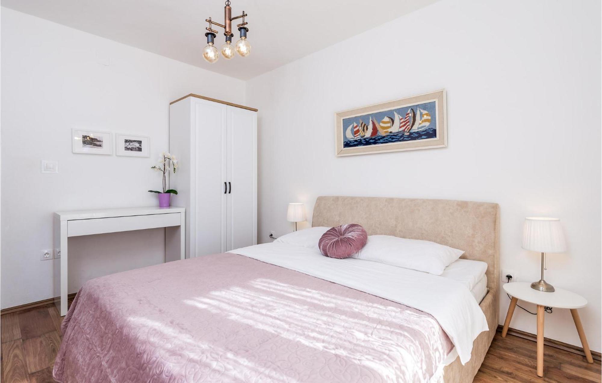 4 Bedroom Awesome Apartment In สเวติยูไร ภายนอก รูปภาพ