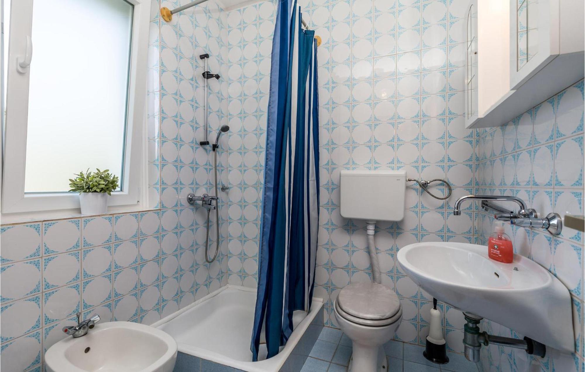 4 Bedroom Awesome Apartment In สเวติยูไร ภายนอก รูปภาพ