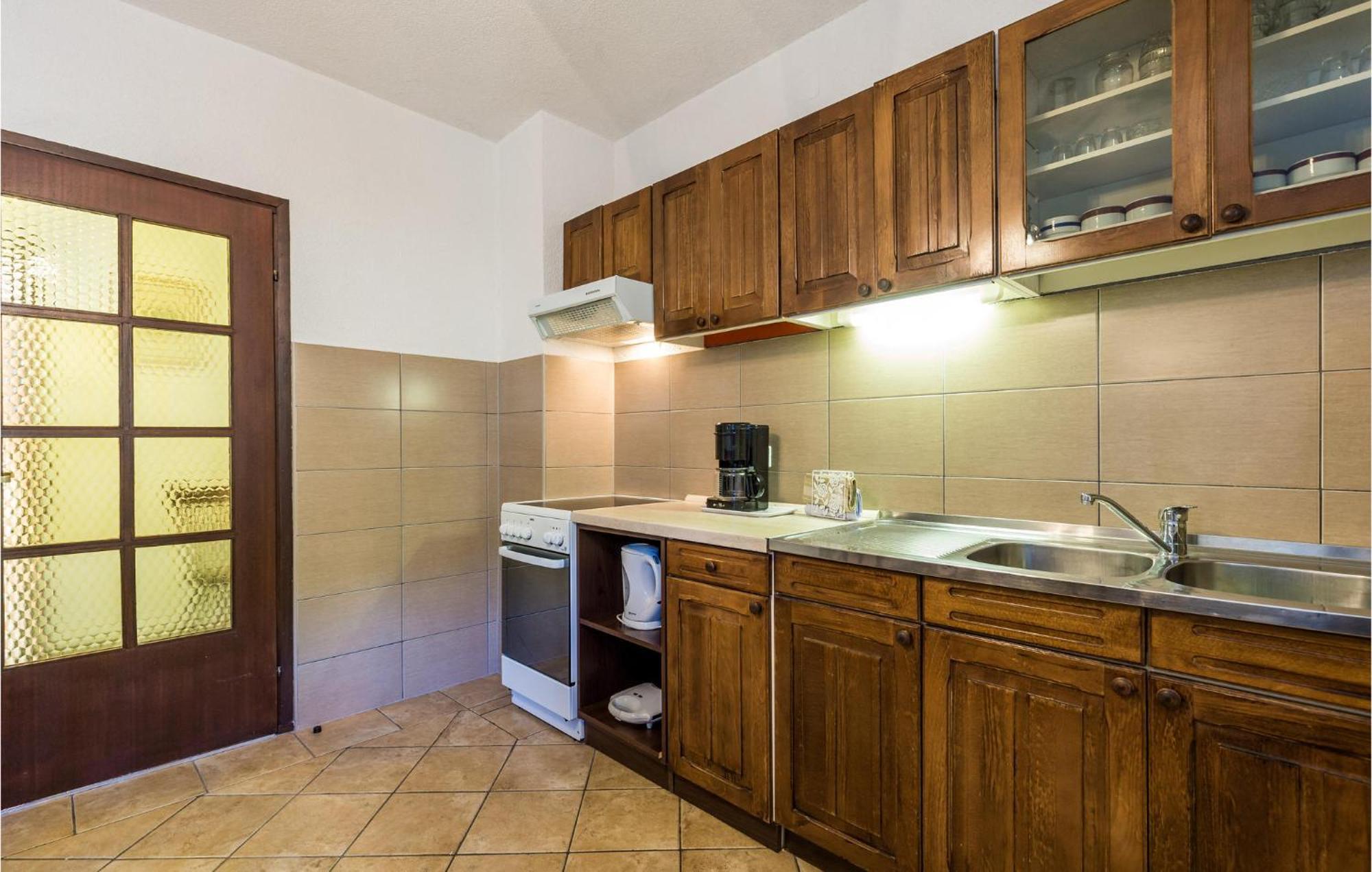 4 Bedroom Awesome Apartment In สเวติยูไร ภายนอก รูปภาพ