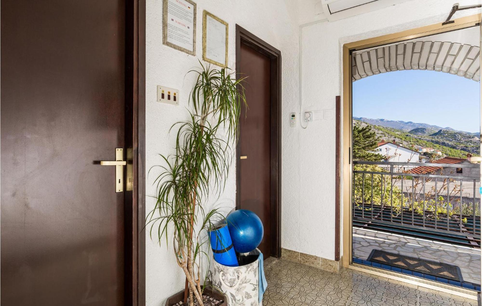 4 Bedroom Awesome Apartment In สเวติยูไร ภายนอก รูปภาพ