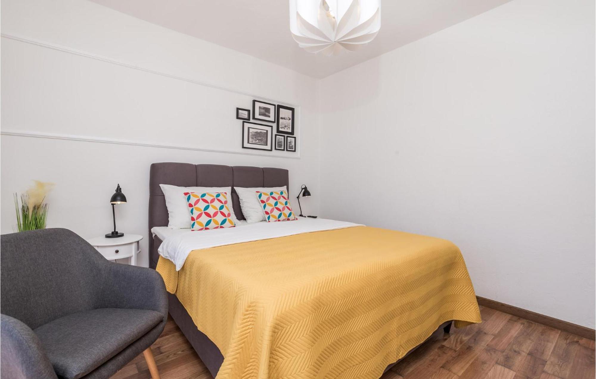 4 Bedroom Awesome Apartment In สเวติยูไร ภายนอก รูปภาพ